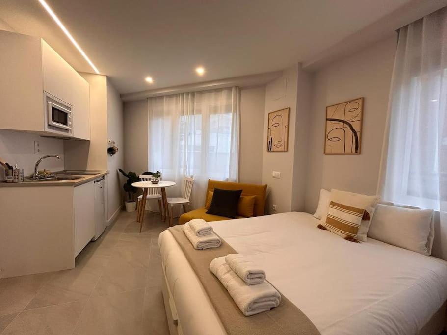 Cozy Studio In Tetuan - En 1/8 Madrid Buitenkant foto